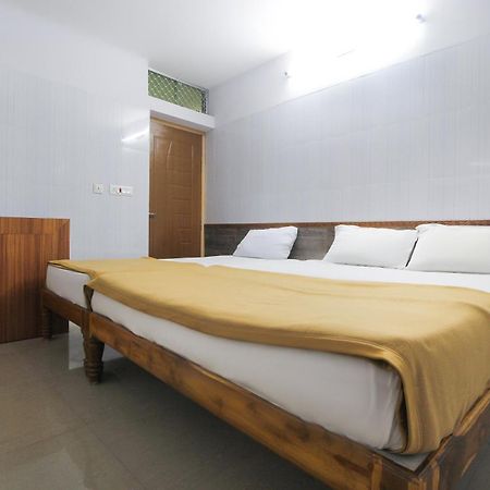 Udaiyarpalaiyam Hotel O Jks Deluxe Lodge מראה חיצוני תמונה