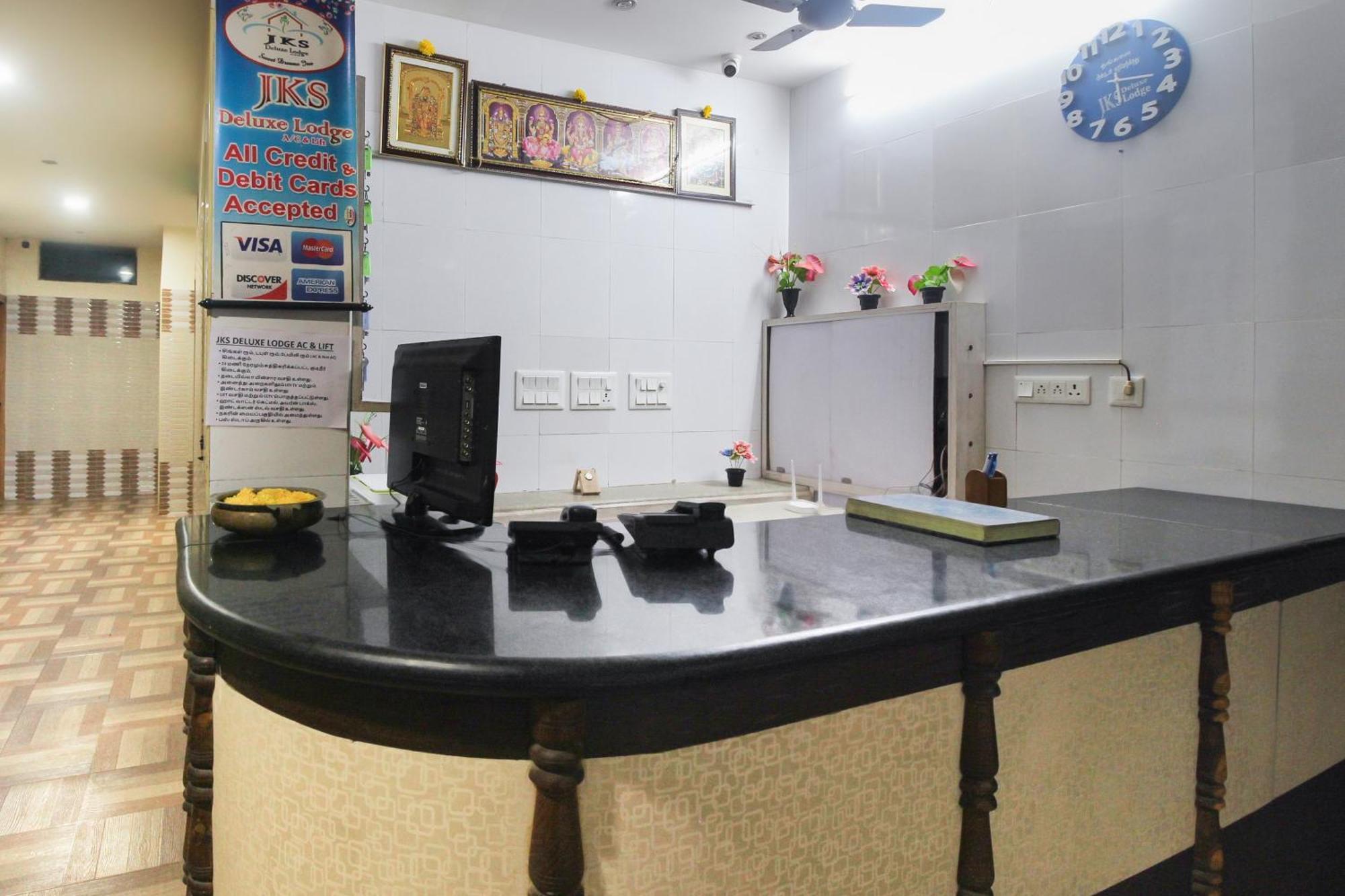 Udaiyarpalaiyam Hotel O Jks Deluxe Lodge מראה חיצוני תמונה