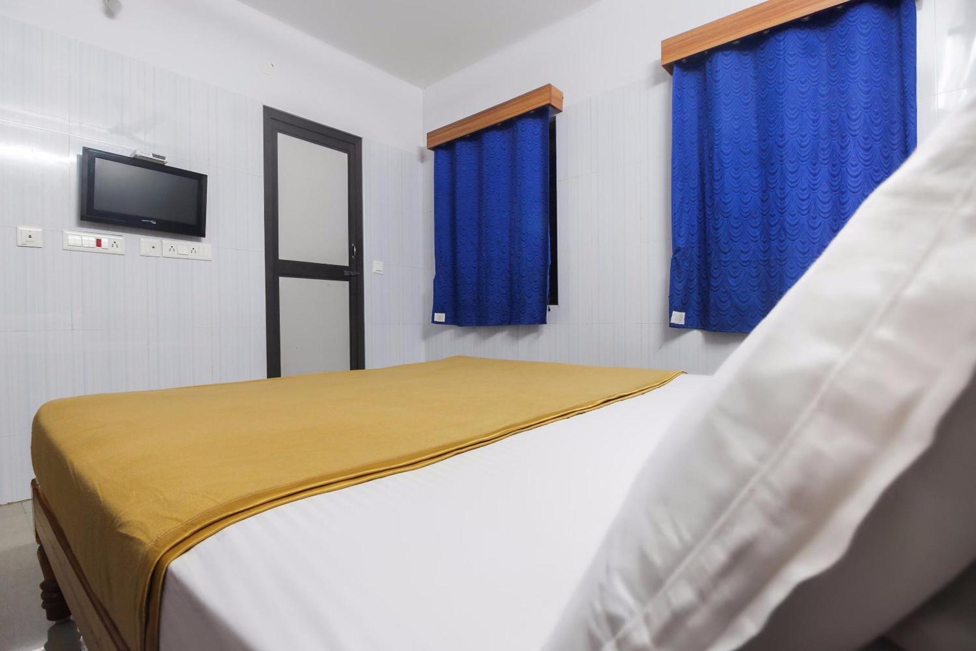 Udaiyarpalaiyam Hotel O Jks Deluxe Lodge מראה חיצוני תמונה