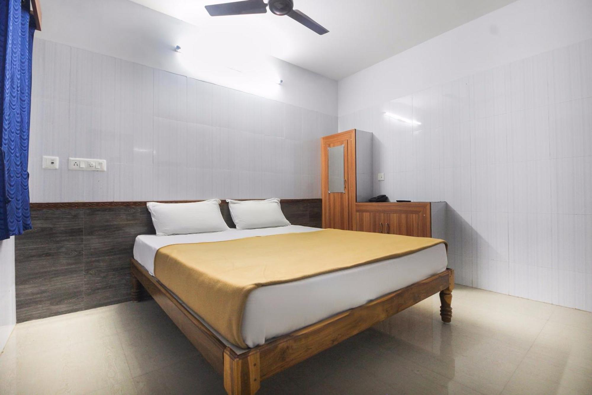 Udaiyarpalaiyam Hotel O Jks Deluxe Lodge מראה חיצוני תמונה