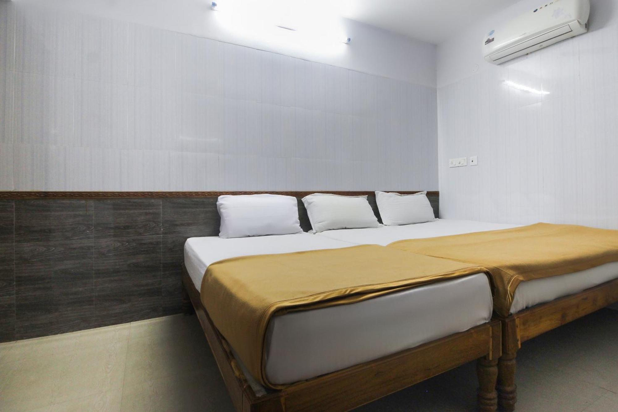 Udaiyarpalaiyam Hotel O Jks Deluxe Lodge מראה חיצוני תמונה