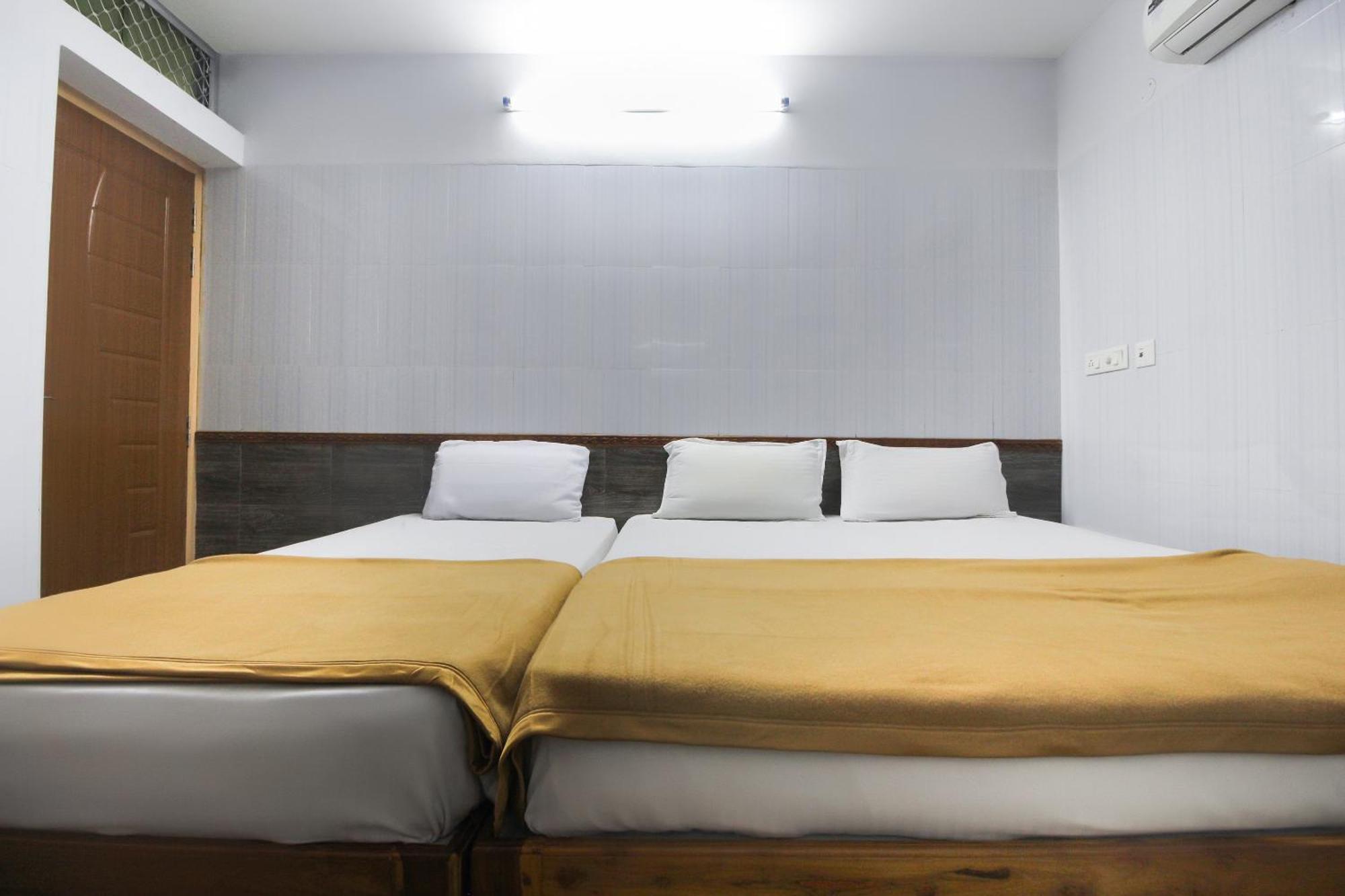 Udaiyarpalaiyam Hotel O Jks Deluxe Lodge מראה חיצוני תמונה