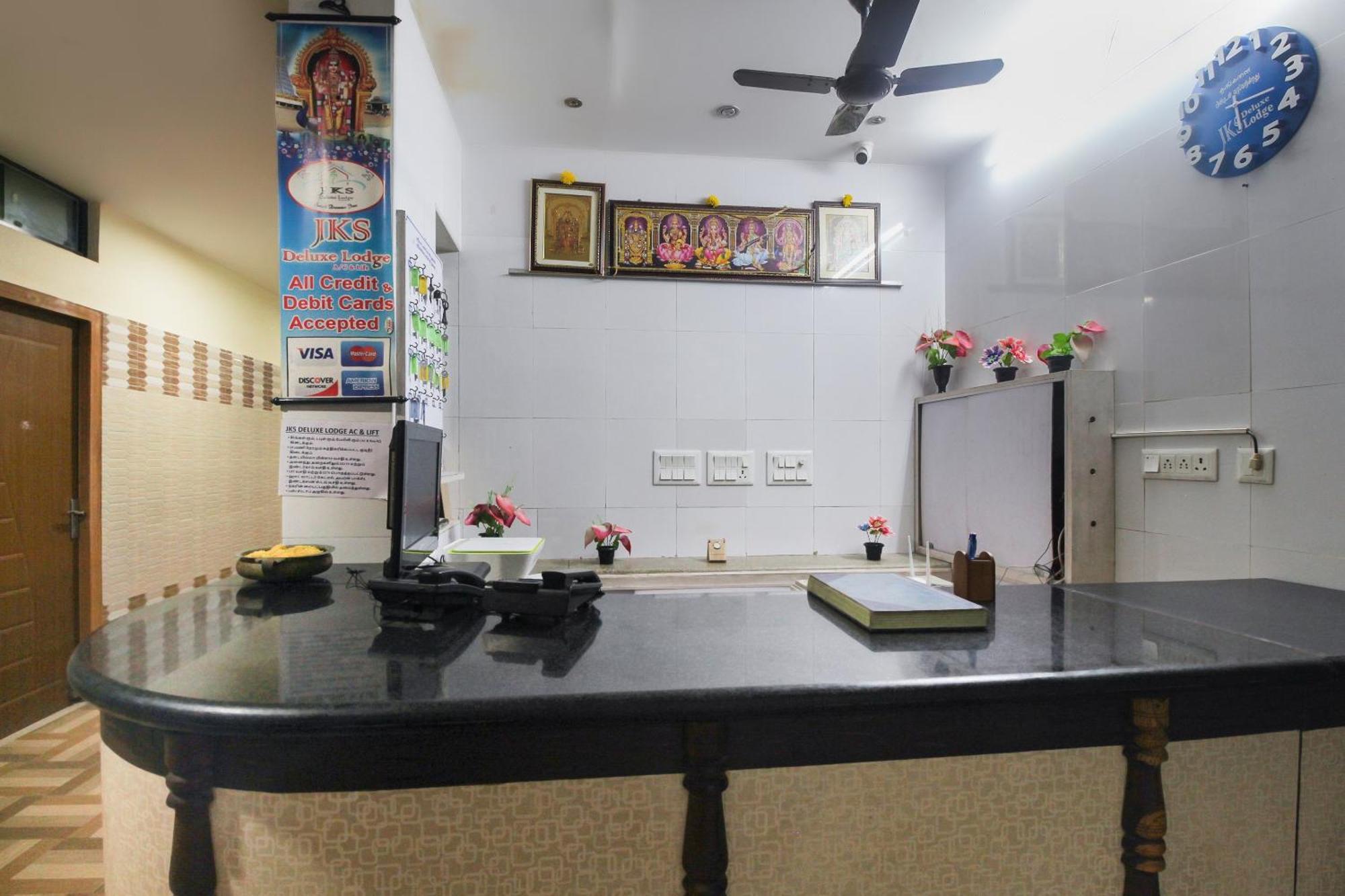 Udaiyarpalaiyam Hotel O Jks Deluxe Lodge מראה חיצוני תמונה