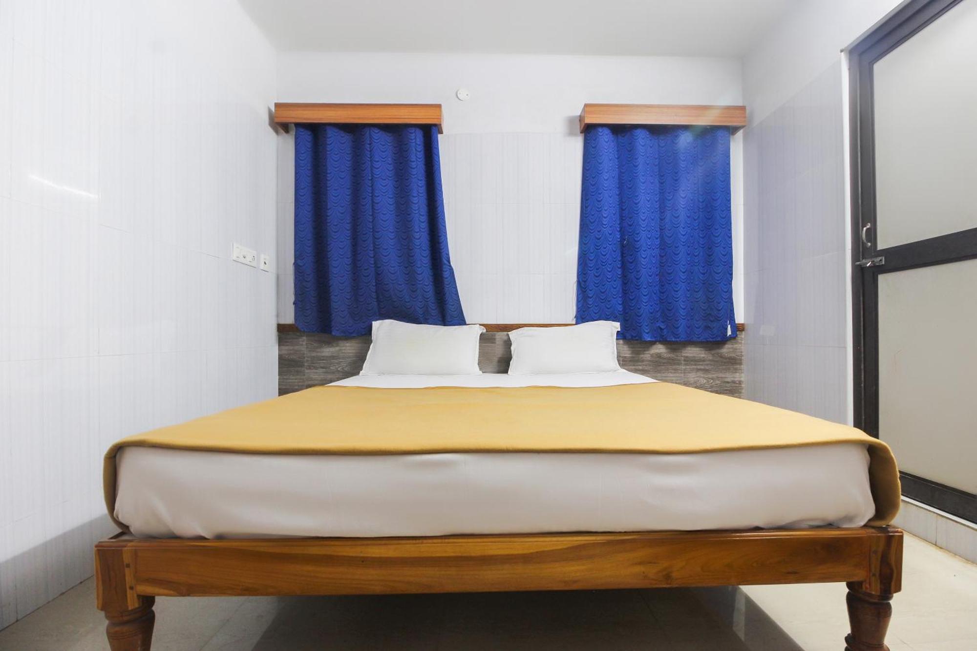 Udaiyarpalaiyam Hotel O Jks Deluxe Lodge מראה חיצוני תמונה
