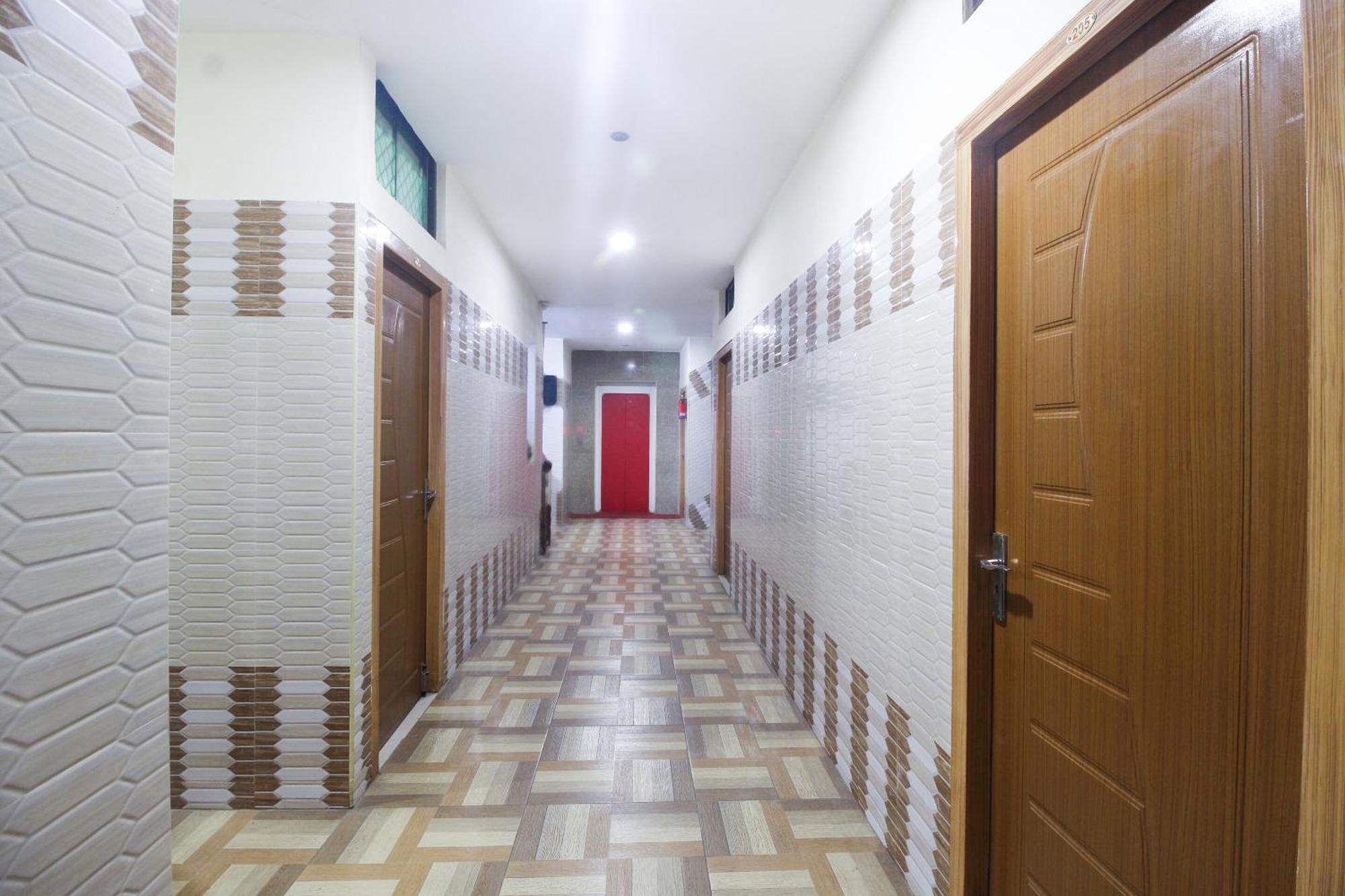 Udaiyarpalaiyam Hotel O Jks Deluxe Lodge מראה חיצוני תמונה