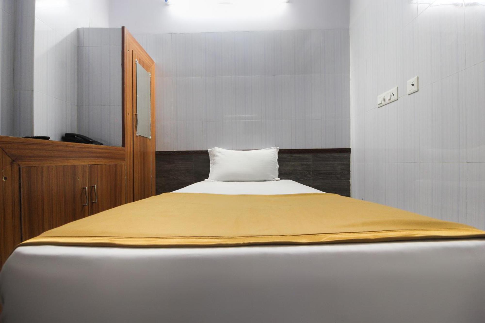 Udaiyarpalaiyam Hotel O Jks Deluxe Lodge מראה חיצוני תמונה