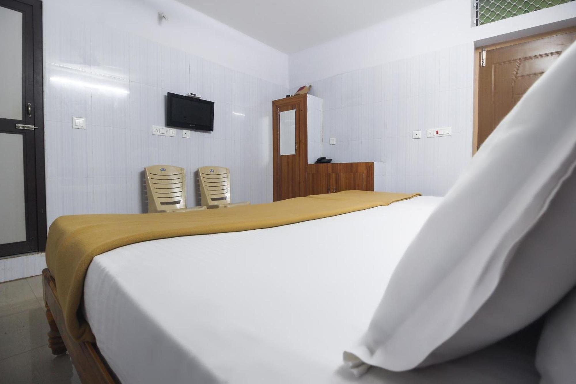 Udaiyarpalaiyam Hotel O Jks Deluxe Lodge מראה חיצוני תמונה