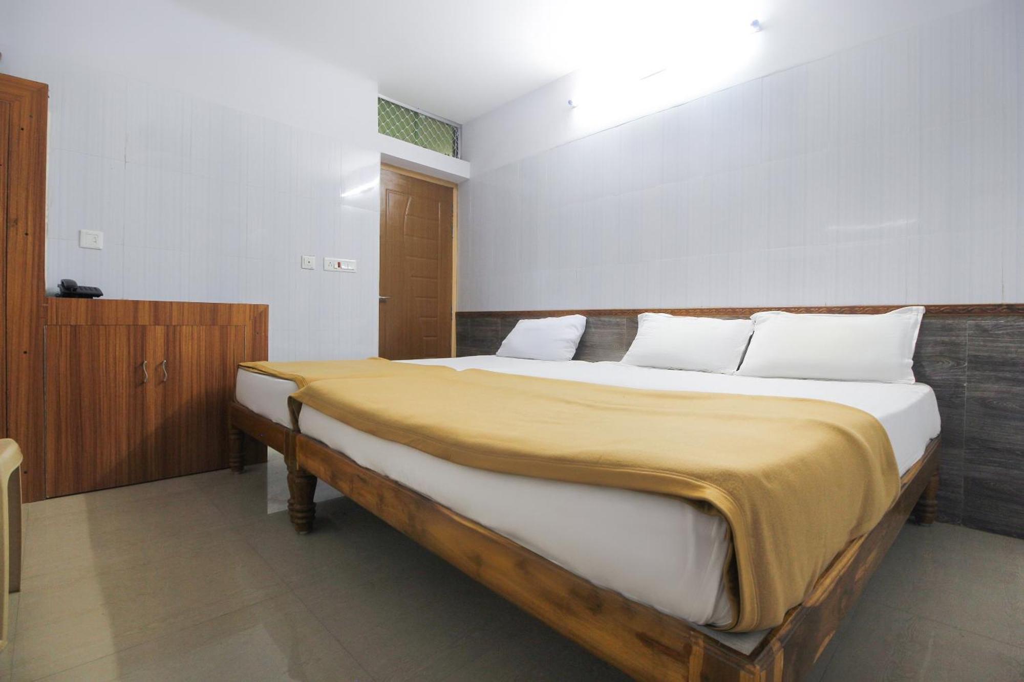 Udaiyarpalaiyam Hotel O Jks Deluxe Lodge מראה חיצוני תמונה